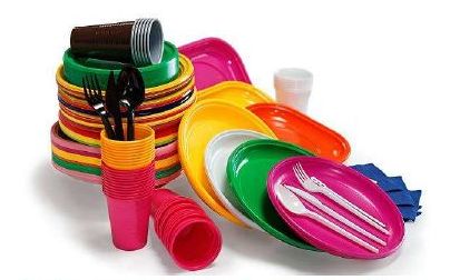Peralatan Dapur dan Alat Makan Berbahan Plastik